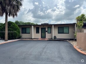 Building Photo - 15011 Coconut Ct