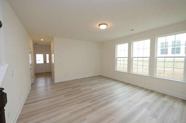 Building Photo - Immaculate End Unit Townhome in Research Triangle Park