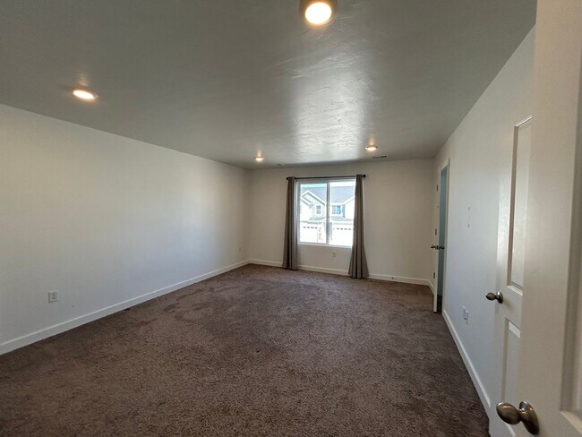 Foto del edificio - 3 Bedroom 2.5 Bathroom Townhouse in Eagle Mountain!