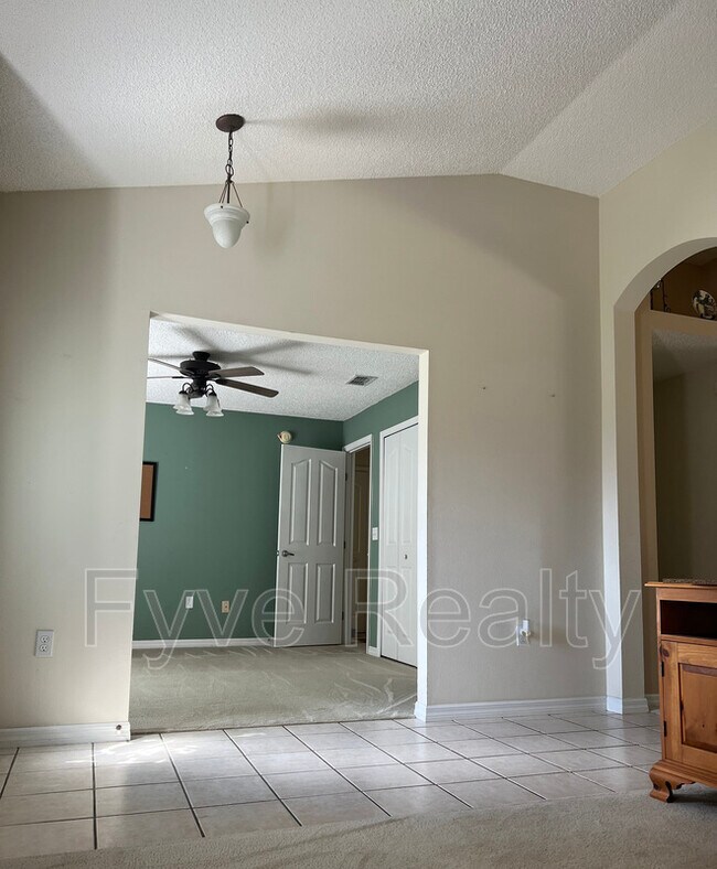 Building Photo - 2912 Foxdale Dr
