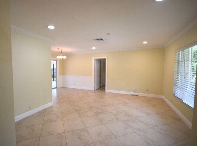 Foto del edificio - 2706 SW 8th St