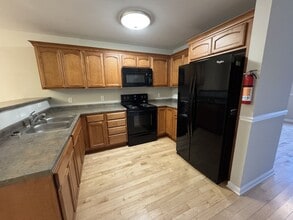 Building Photo - 76 Sumner Ln