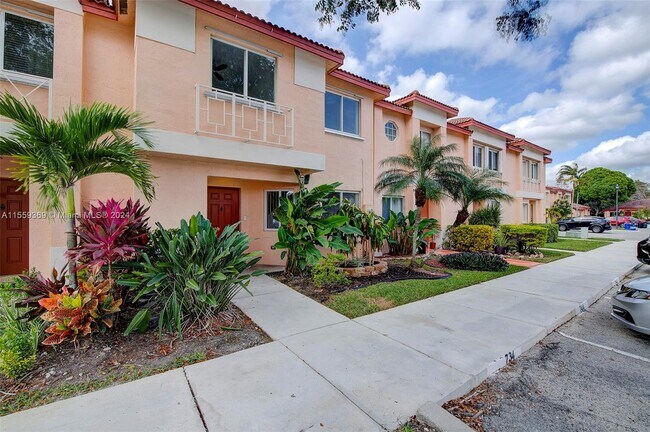 Foto del edificio - 734 NW 208th Dr