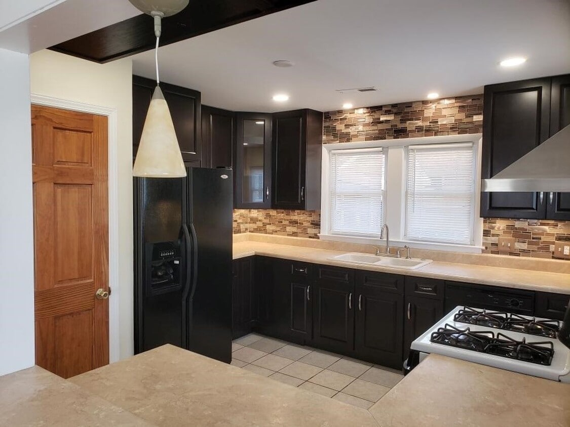 Primary Photo - *Move in Savings* This exclusive offer won...