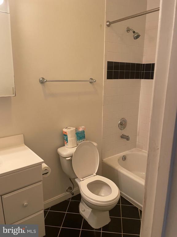 Building Photo - 1403 Hull St