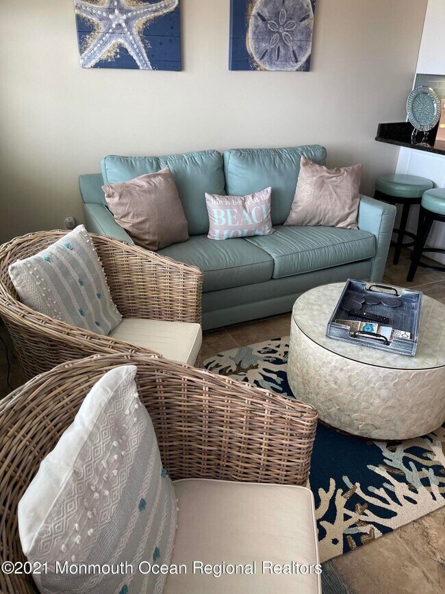 Building Photo - 1935 Oceanfront