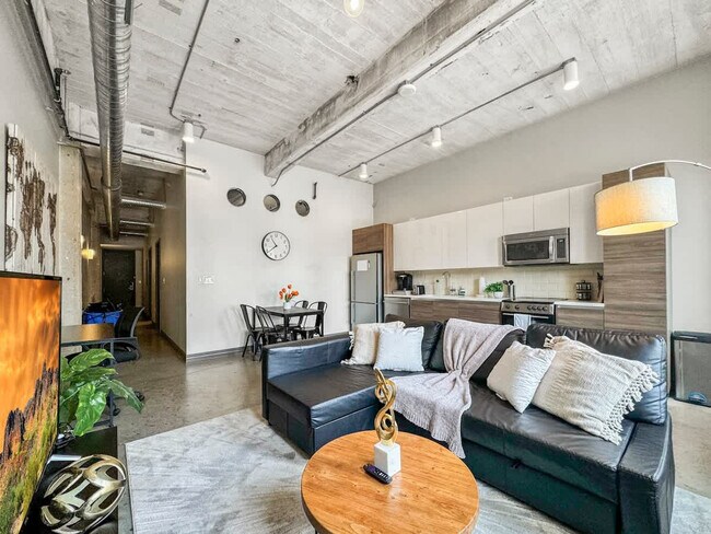 Building Photo - 500 S Ervay St