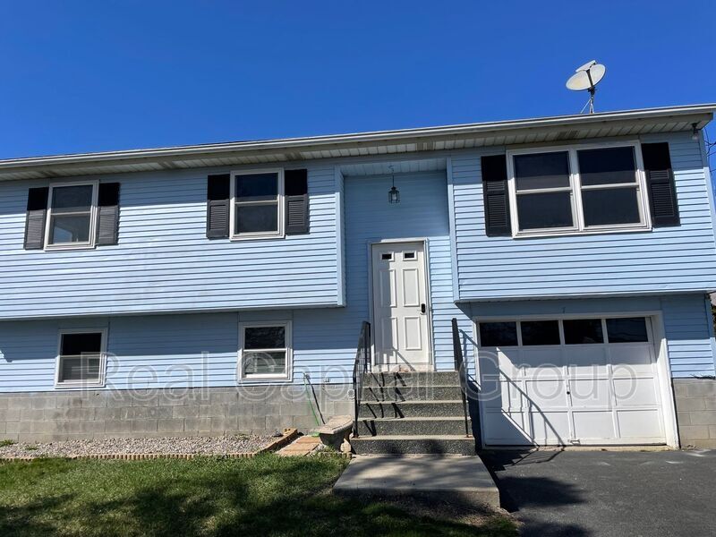 Foto principal - 7 E Ford Dr