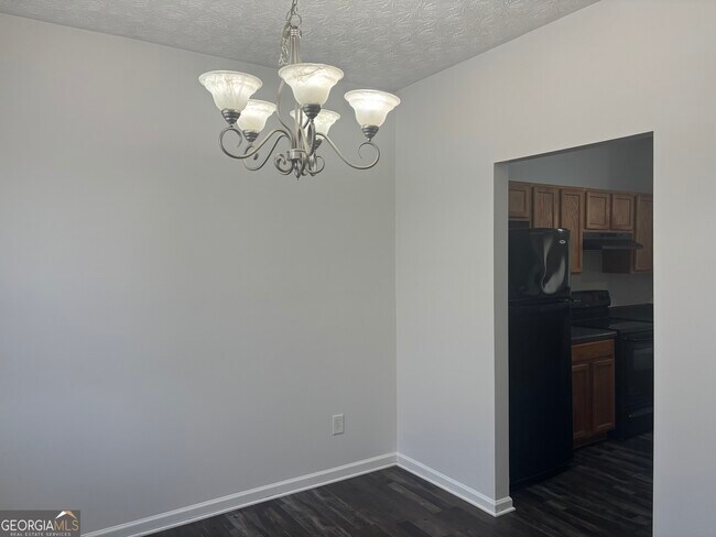 Building Photo - 6367 Ellenwood Dr