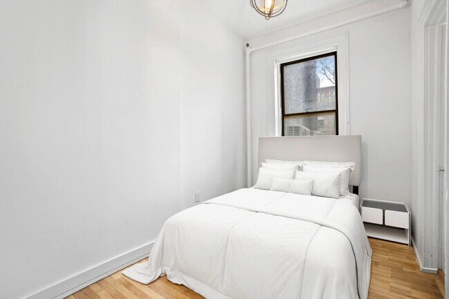 Foto del edificio - 257 W 19th St