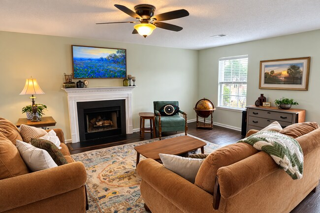 Building Photo - 3BD/2.5BA- WITH BONUS ROOM -AVAILABLE MAY 1, 2026