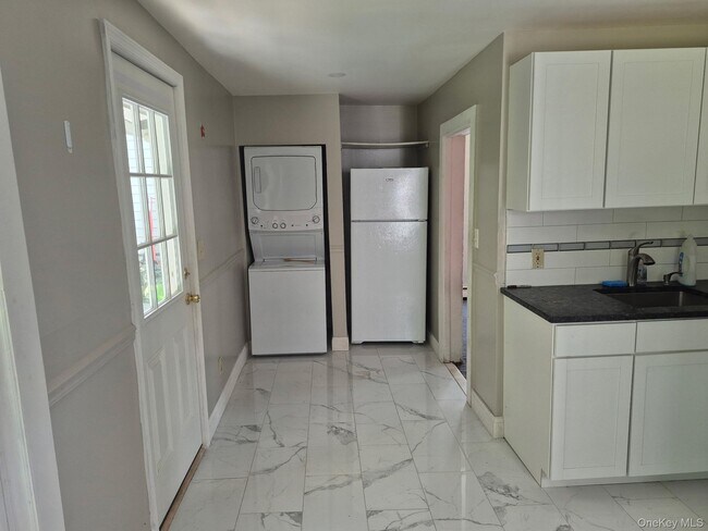 Foto del edificio - 28 Alden Pl