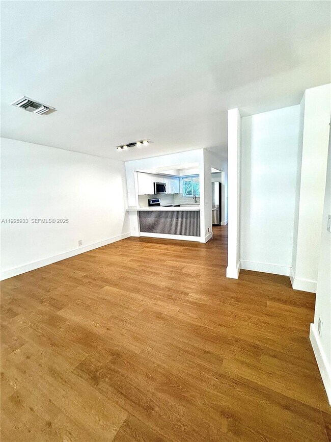 Foto del edificio - 1460 SW 24th Ct