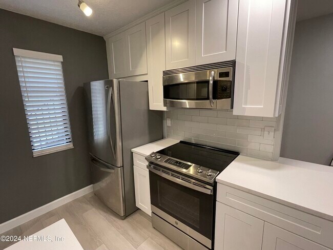 Building Photo - 600 Domenico Cir