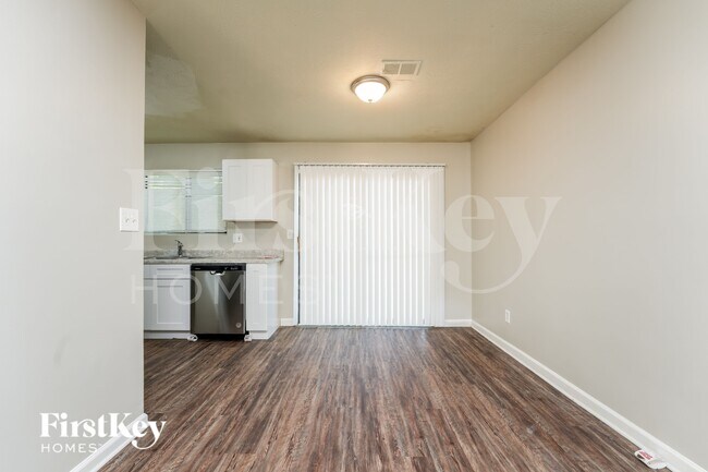 Foto del edificio - 5534 Petite Ct