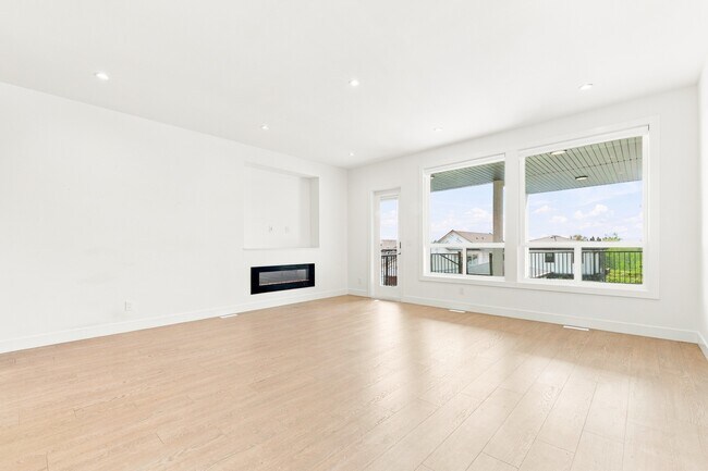 Photo du bâtiment - 16694-16616 16 Ave
