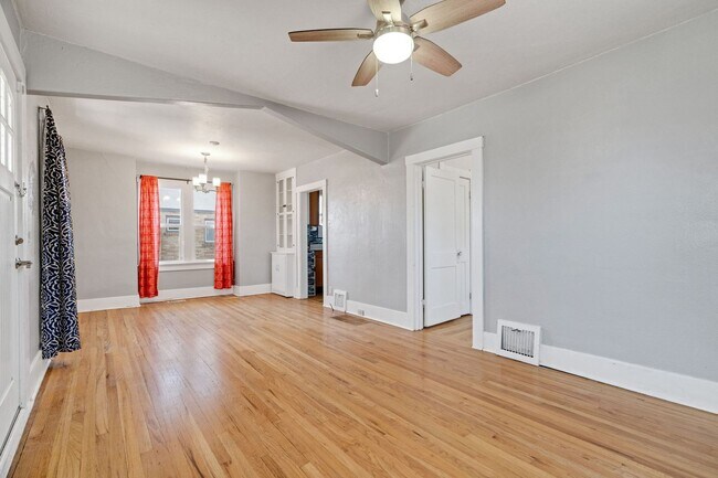 Foto del edificio - This home is a rare find!  3 bed/2 bath, l...