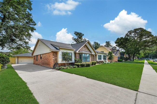 Building Photo - 1056 Martin St