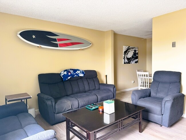Building Photo - Sea Breeze Townhome Apartments