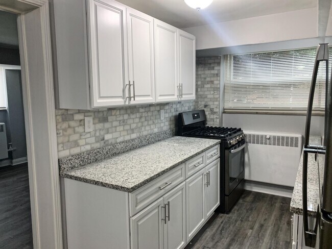Foto del edificio - 6404 Montgomery Rd
