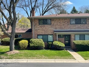 Building Photo - 116 E Hickory Grove Rd