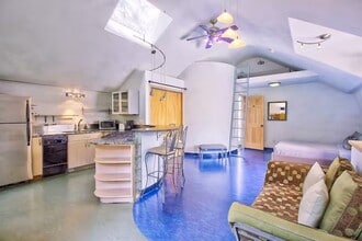 Building Photo - 1326 Detroit St