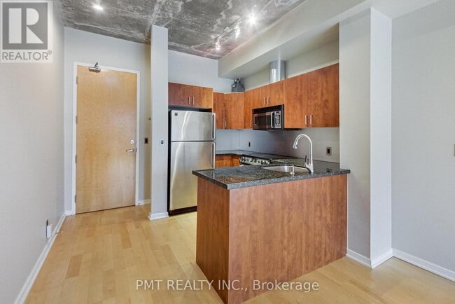 Photo du bâtiment - 388 Richmond St W