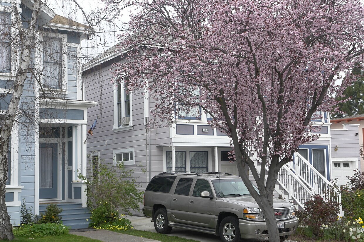 Building Photo - 1613 Benton St