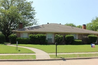 Building Photo - 2708 Townbluff Dr