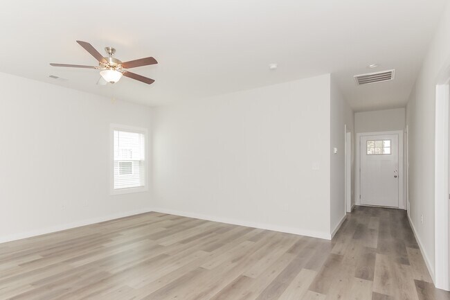 Building Photo - 5511 Laborde Ave