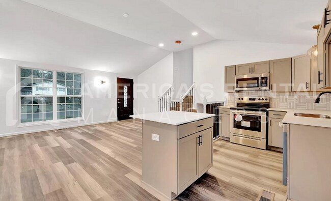 Building Photo - DEPOSIT PENDING! Home available in Birming...