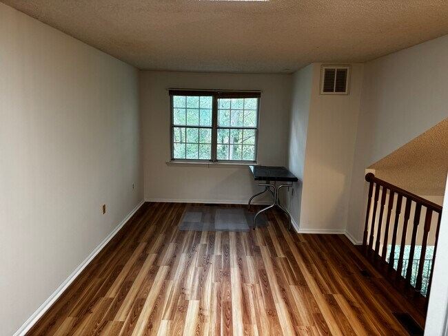Foto del edificio - 7750 New Providence Dr