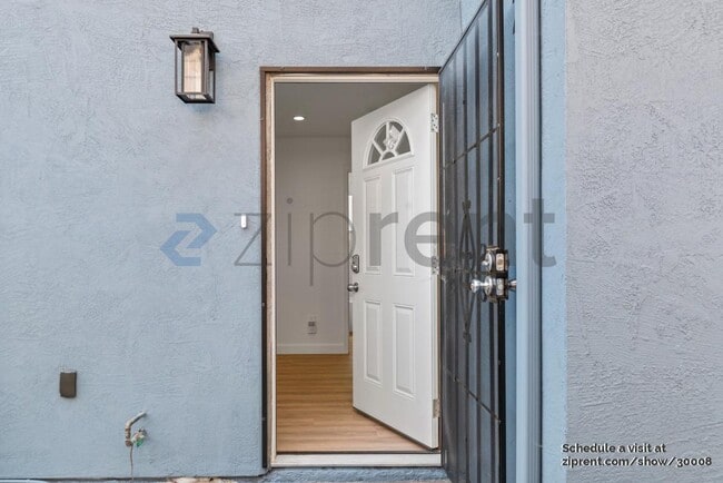 Building Photo - Unit
