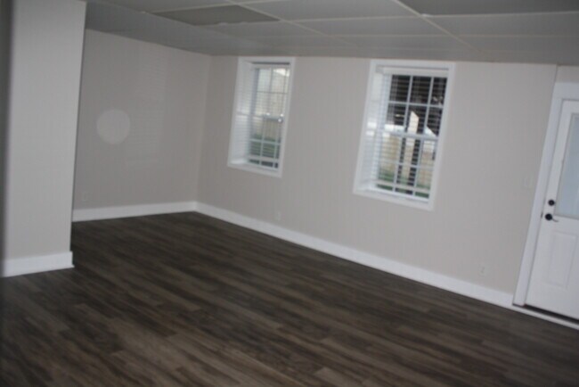 Building Photo - 2179 Powell Rd