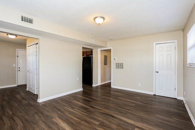 Building Photo - 6916 Jack Horner Ln