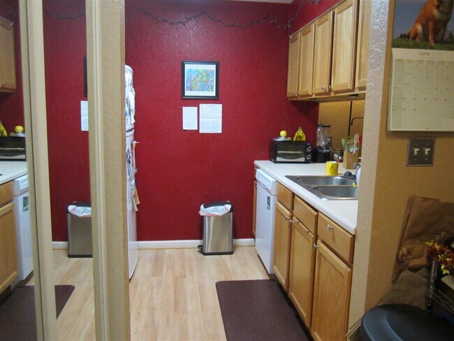 Building Photo - 317 Mabry St