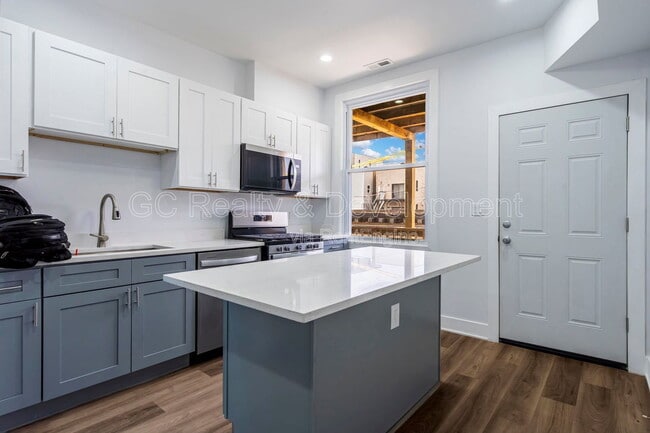 Foto del edificio - 3744 N Wilton Ave