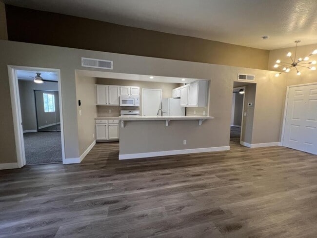 Building Photo - 7570 W Flamingo Rd