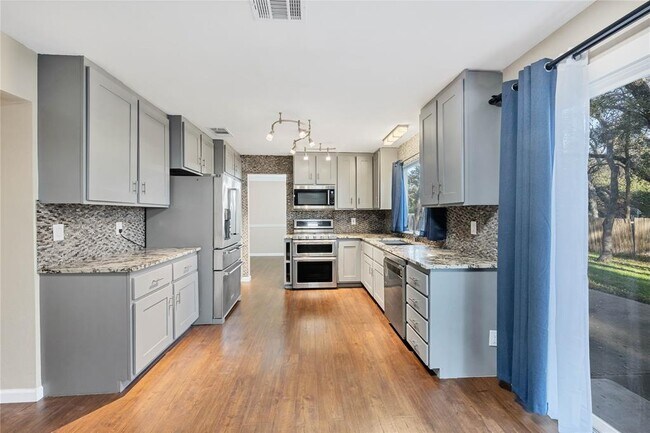 Foto del edificio - 13233 Briar Hollow Dr