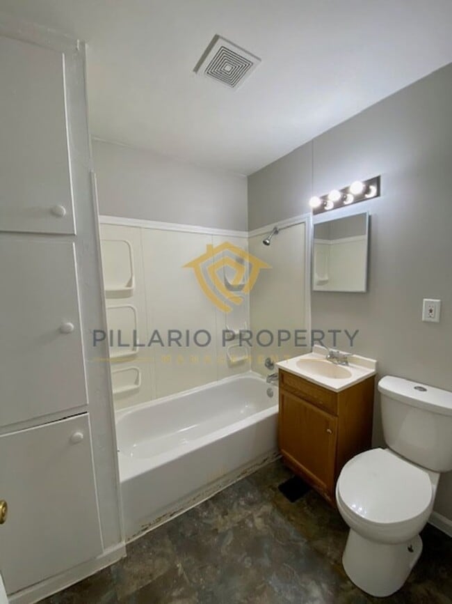 Building Photo - Lawrence, 3 Bedroom, 1 Bathroom Ranch Styl...