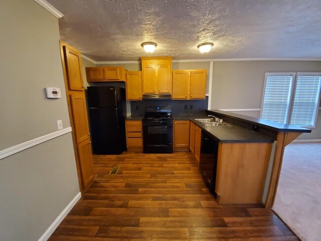 Building Photo - 201 Hickory Ct