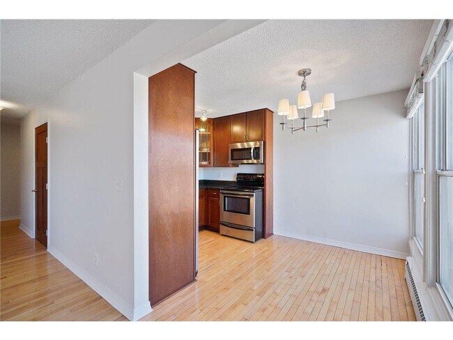 Foto del edificio - 821 Douglas Ave