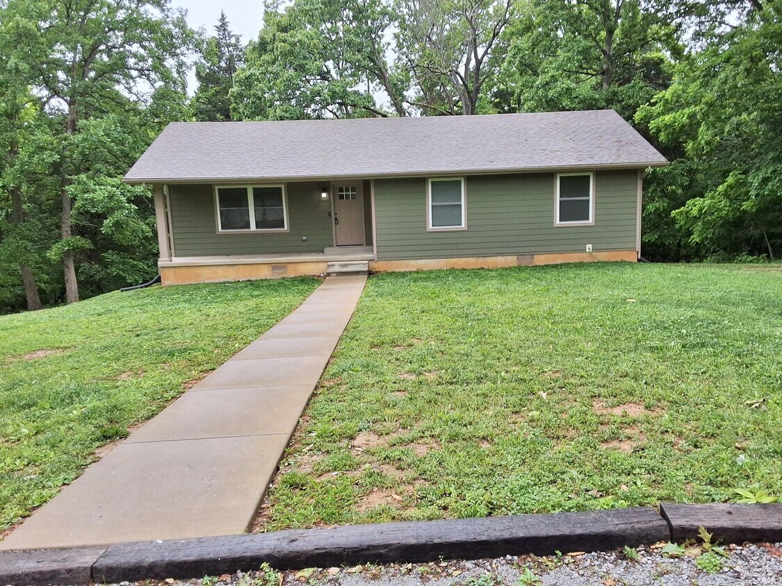 Foto principal - Beautiful 4 Bedroom 2 Bath Home