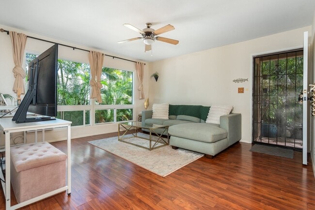 Building Photo - 3 bed- $3500 - Available now!! Furnished.