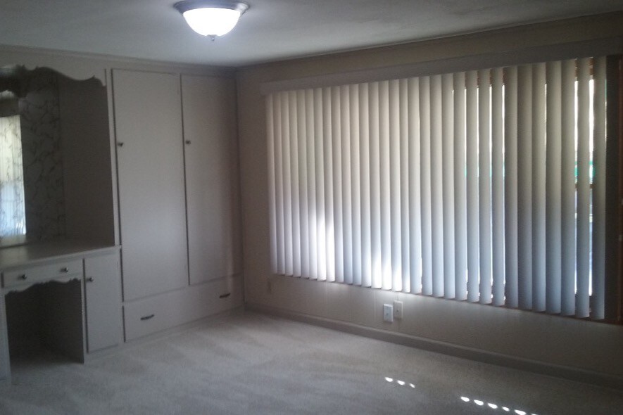 Living Room, new carpet - 1728 S Oneida St