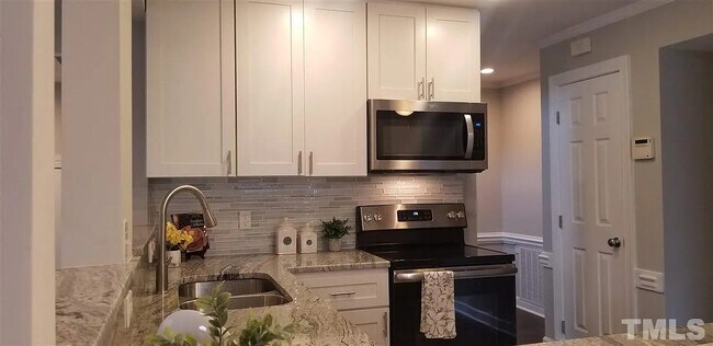 Foto del edificio - 7040 Sandy Forks Rd