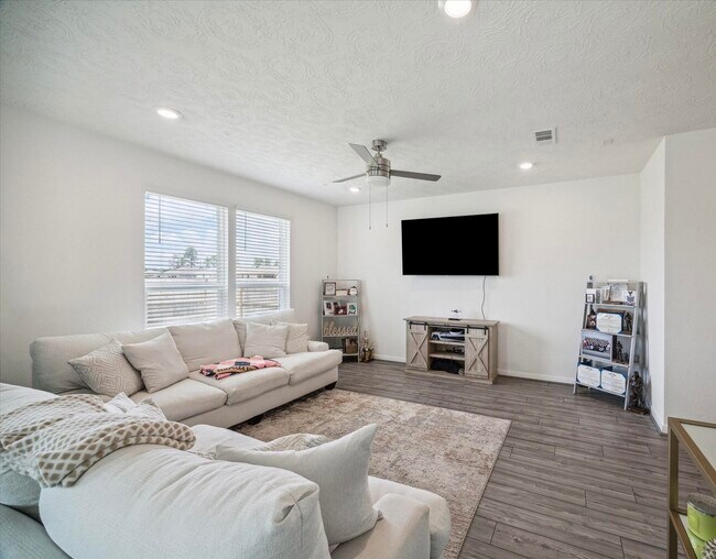 Foto del edificio - 6223 Morning Fern Ln