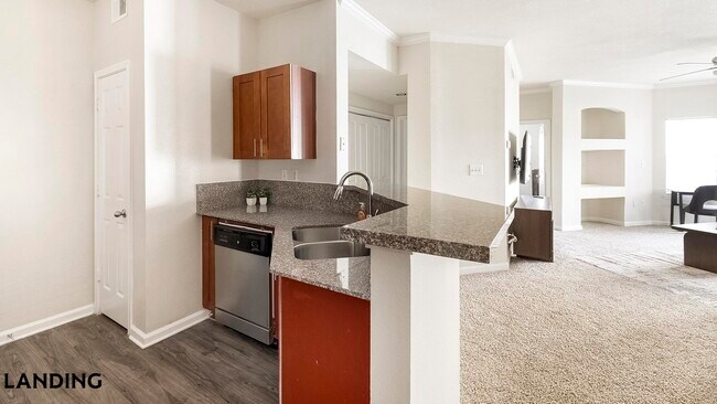 Building Photo - 901 Lakeside Cir