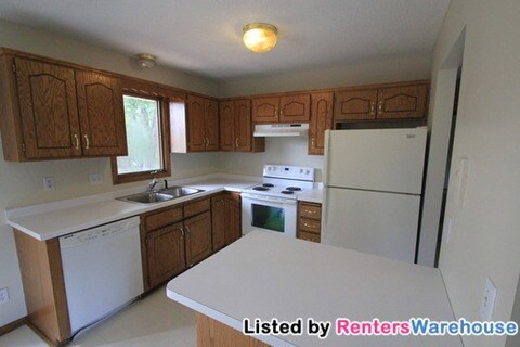 Building Photo - 12420 Tyler St NE