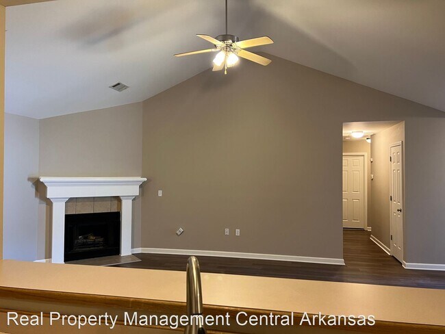 Building Photo - 3 br, 2 bath House - 321 Autumn Dr.